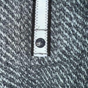 Lululemon Gray and Black Vinyasa Wrap